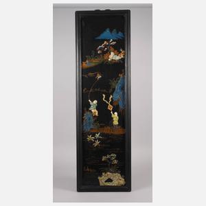 Vier Wandpaneele mit Steinschnitzereien