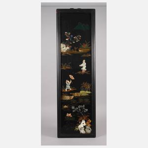 Vier Wandpaneele mit Steinschnitzereien