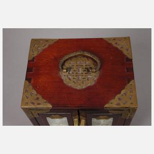 Zierschränkchen China