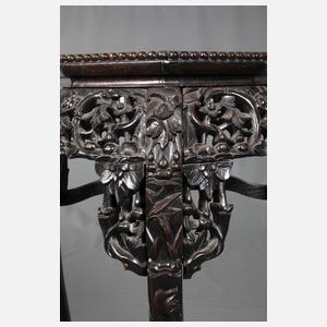 Großer asiatischer Blumenständer