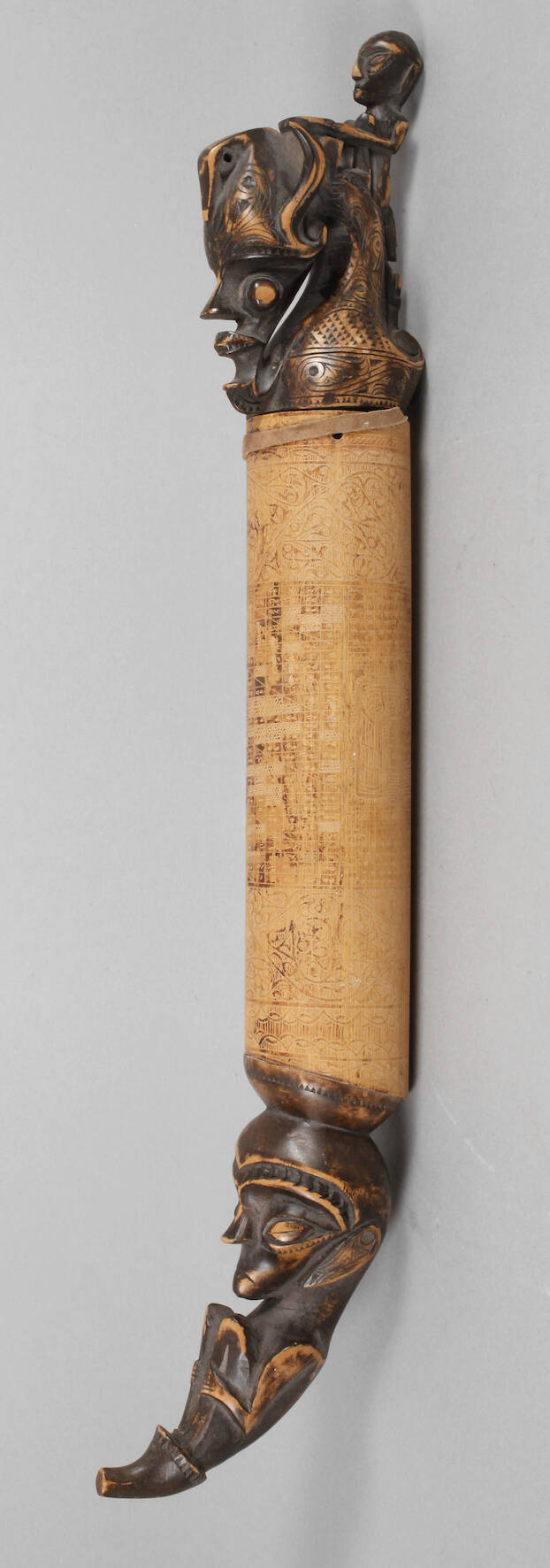 Behälter für eine Sutra-Rolle