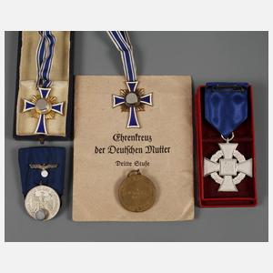 Konvolut Auszeichnungen 2. Weltkrieg