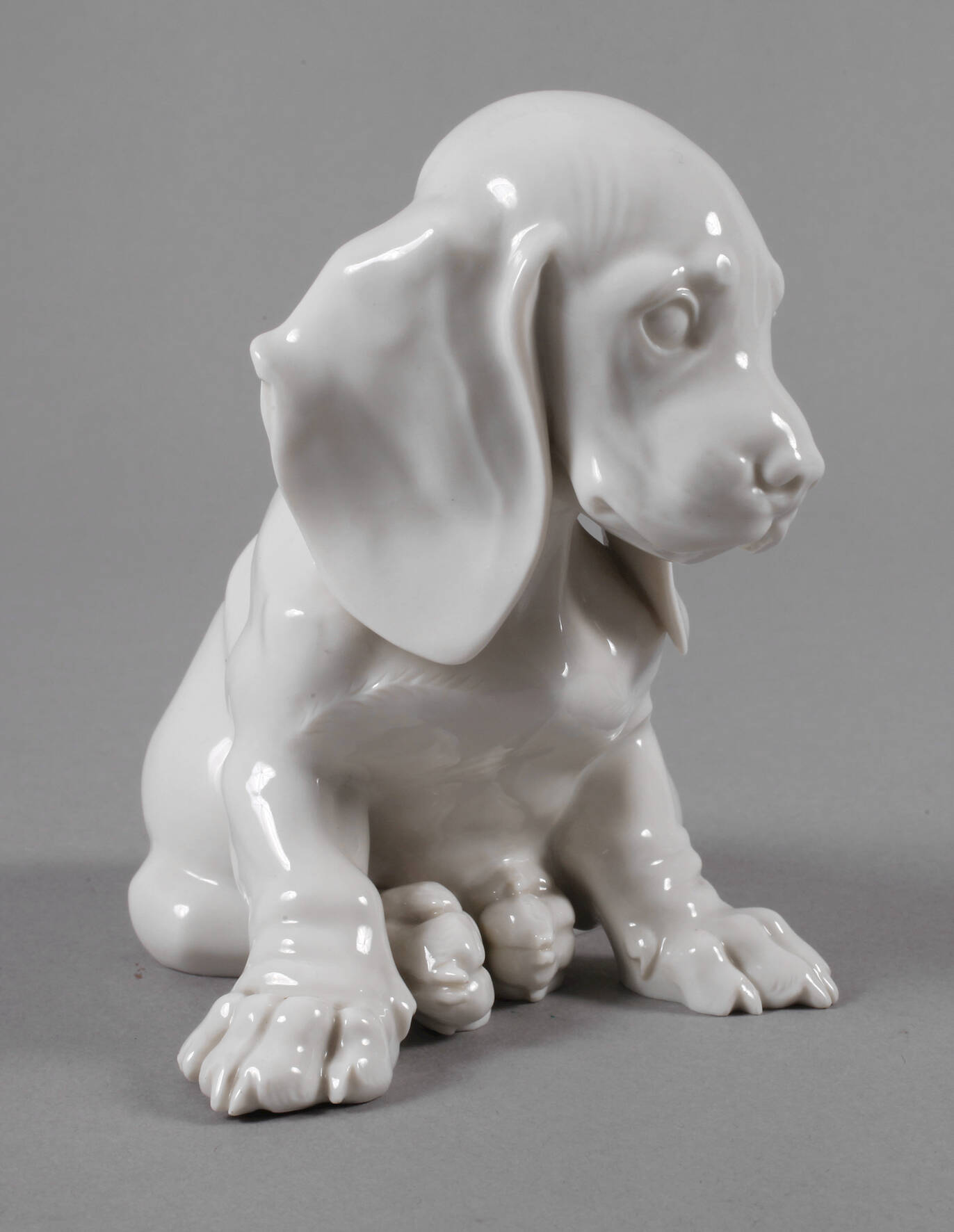 Allach ”Junger Dackel, sitzend”