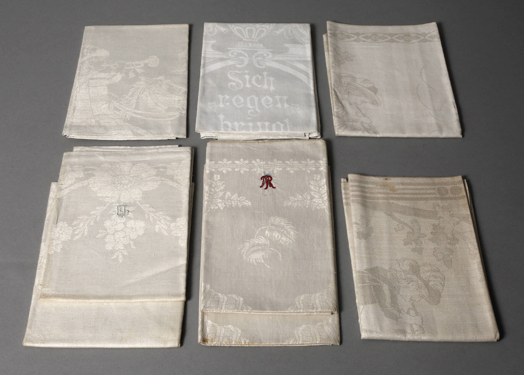 Acht Gebildhandtücher