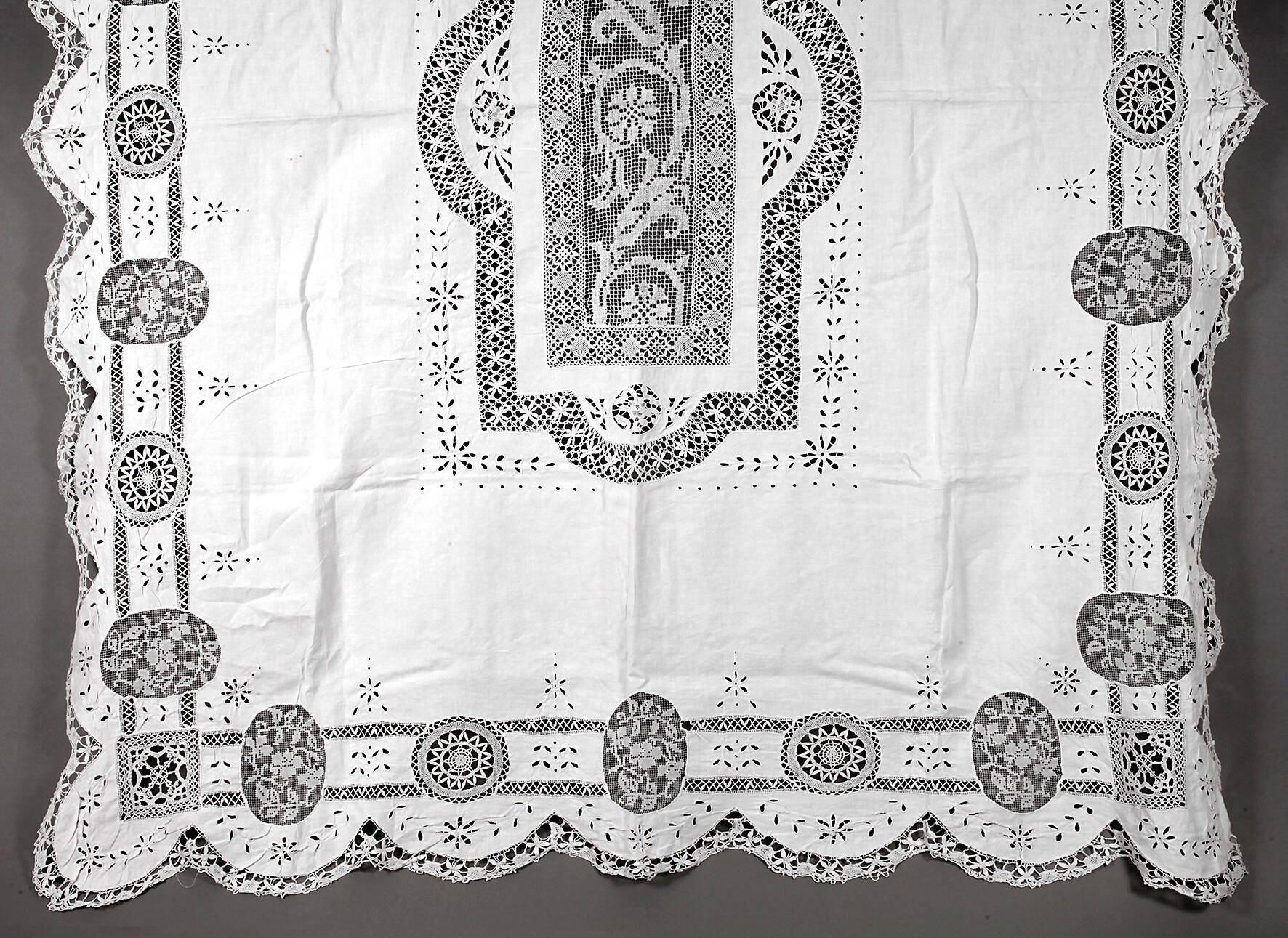 Prächtige Handarbeits-Zierdecke