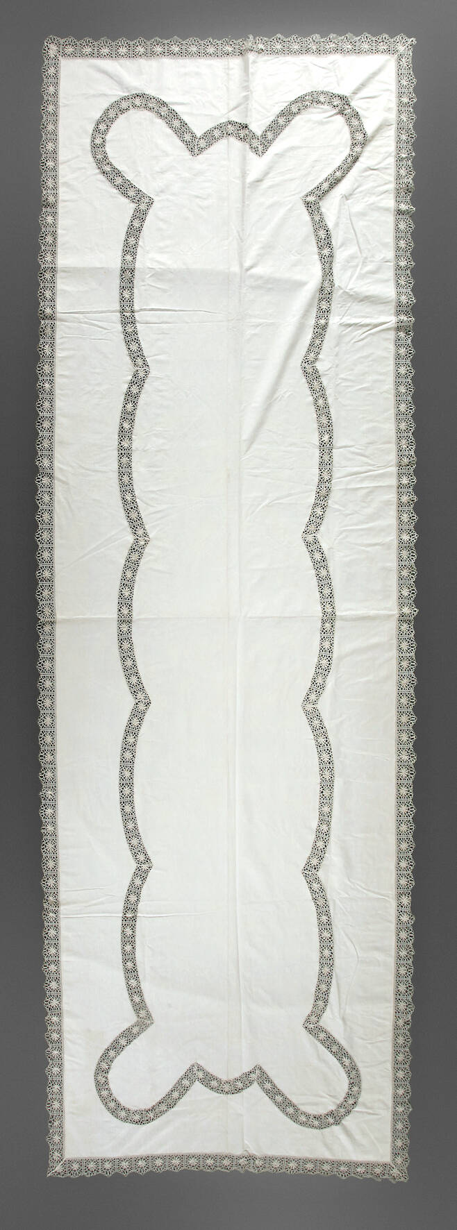 Großes Tafeltuch mit Spitzeneinsatz