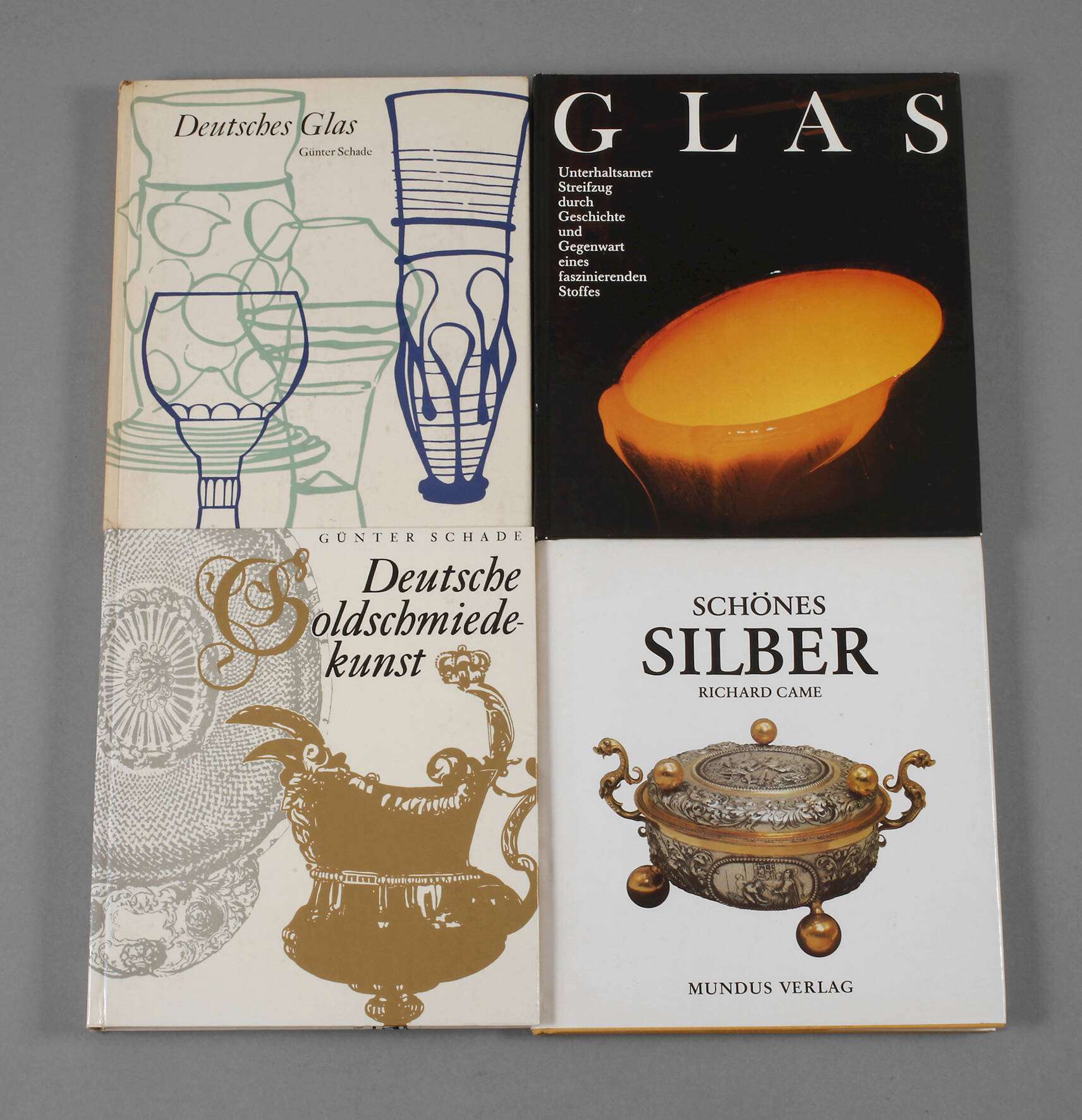 Vier Bücher Glas und Silber