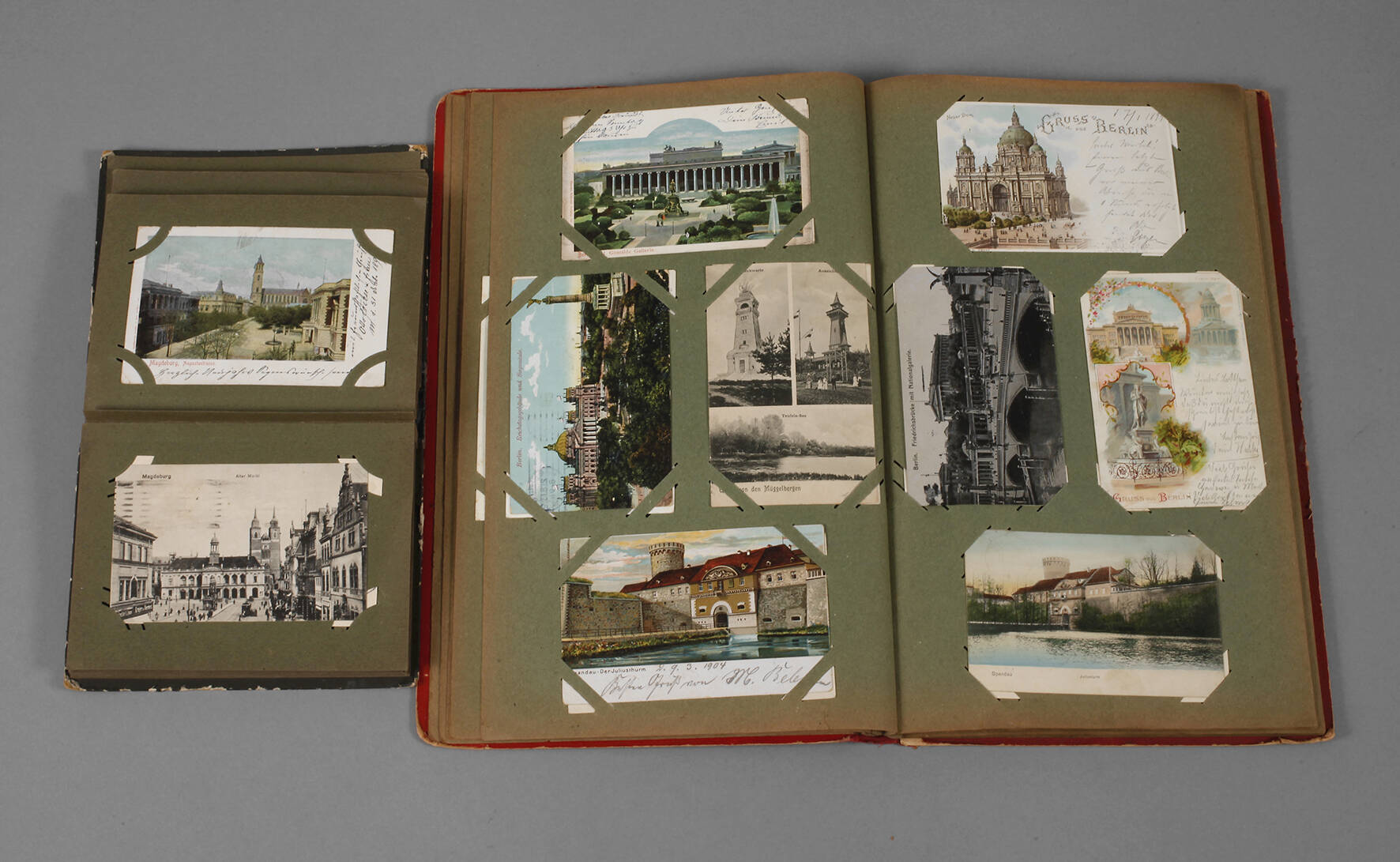 Zwei Ansichtskartenalben Berlin und Magdeburg