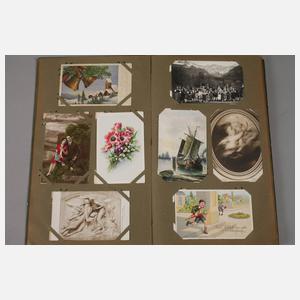 Zwei Postkartenalben Kinder–Kitsch