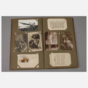 Zwei Postkartenalben Kinder–Kitsch