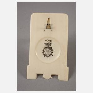 Drei Taschenuhrenständer