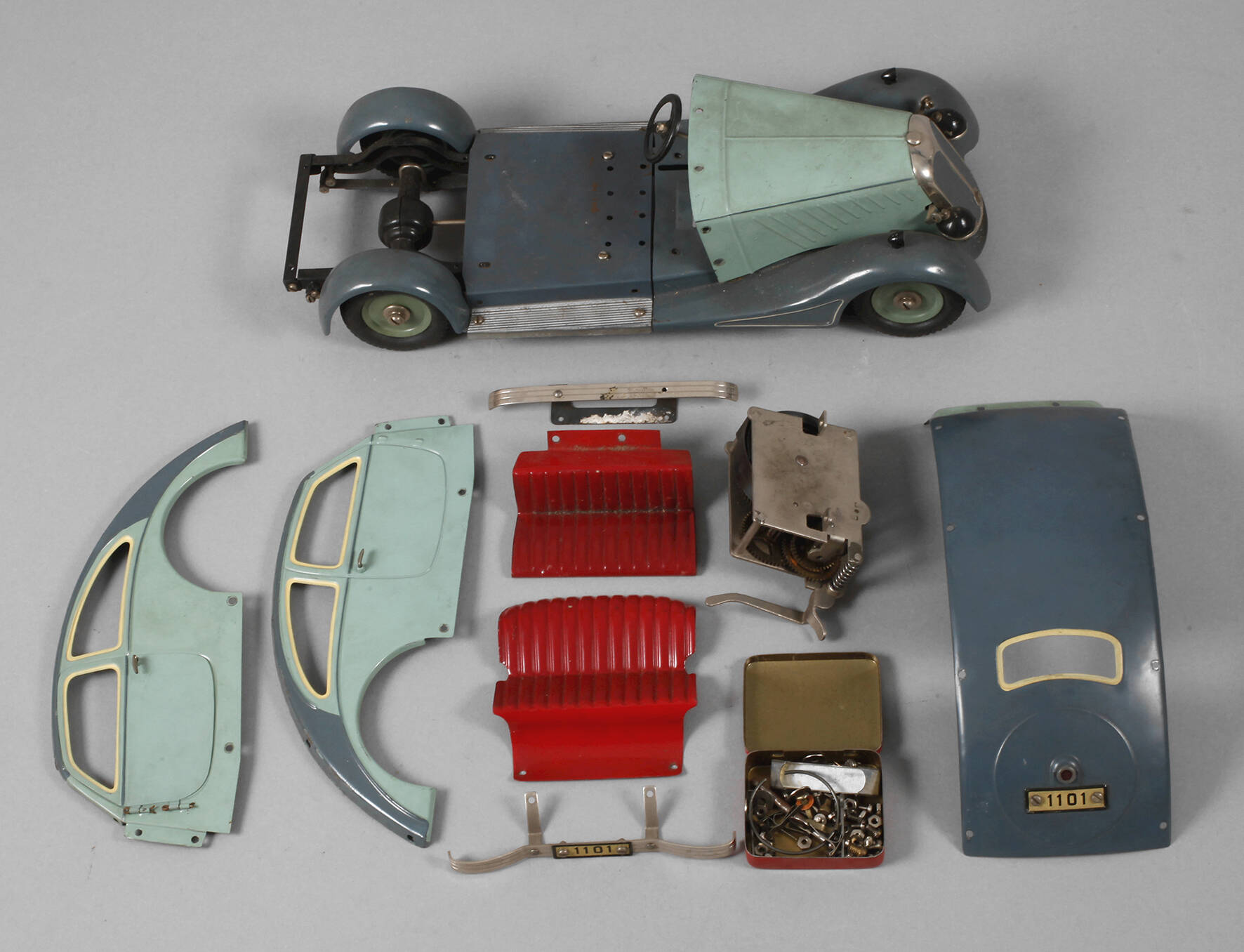 Märklin Baukasten-Auto als Stromlinien-Limousine