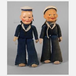 Zwei Schlenkerpuppen als Matrosen