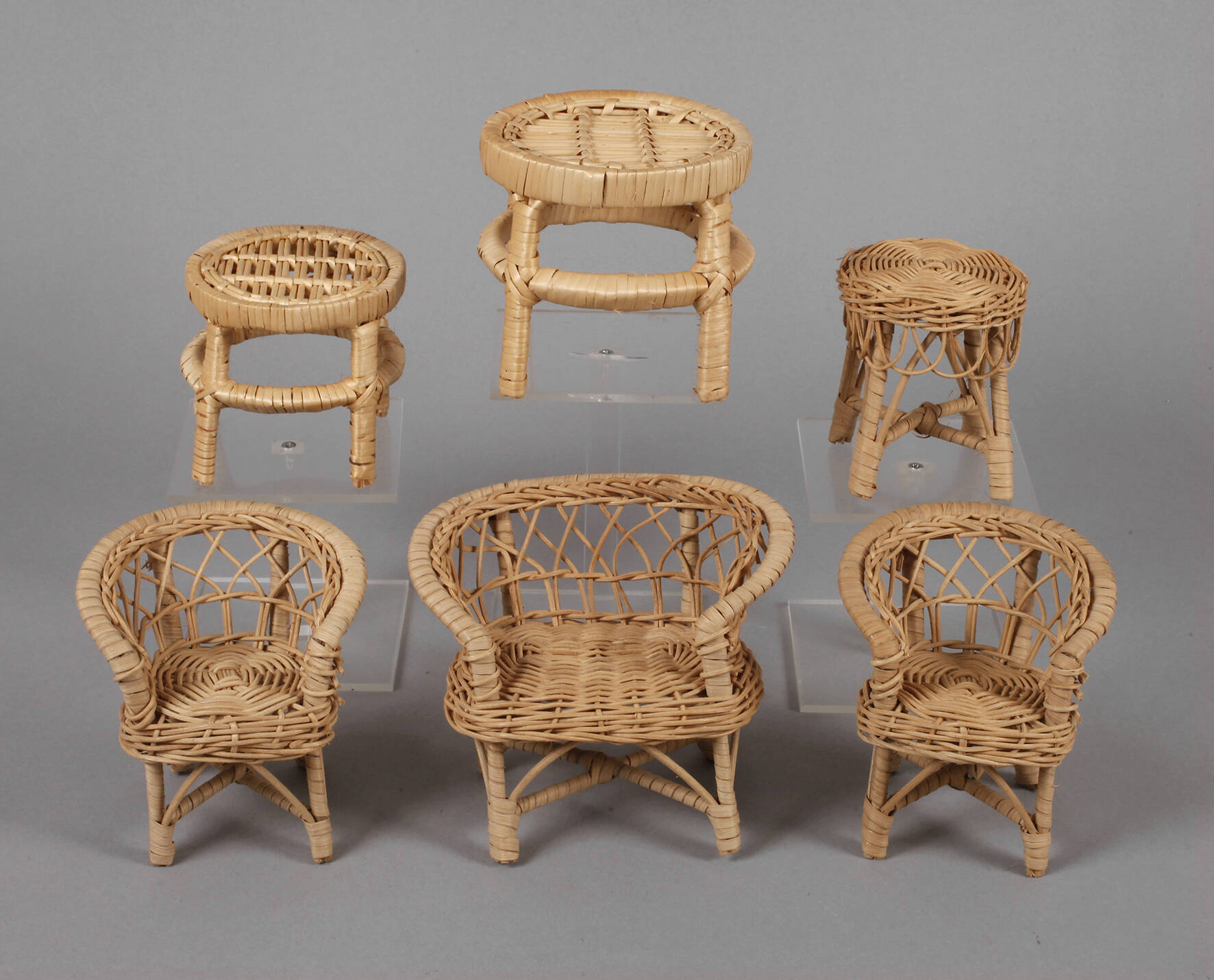 Korbmöbel für die Puppenstube