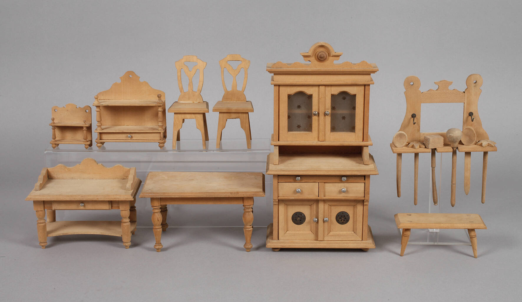 Möbelgarnitur für die Puppenküche