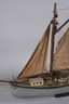 Großes Modell-Segelschiff als Fischerboot