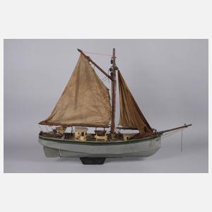 Großes Modell-Segelschiff als Fischerboot
