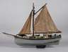 Großes Modell-Segelschiff als Fischerboot
