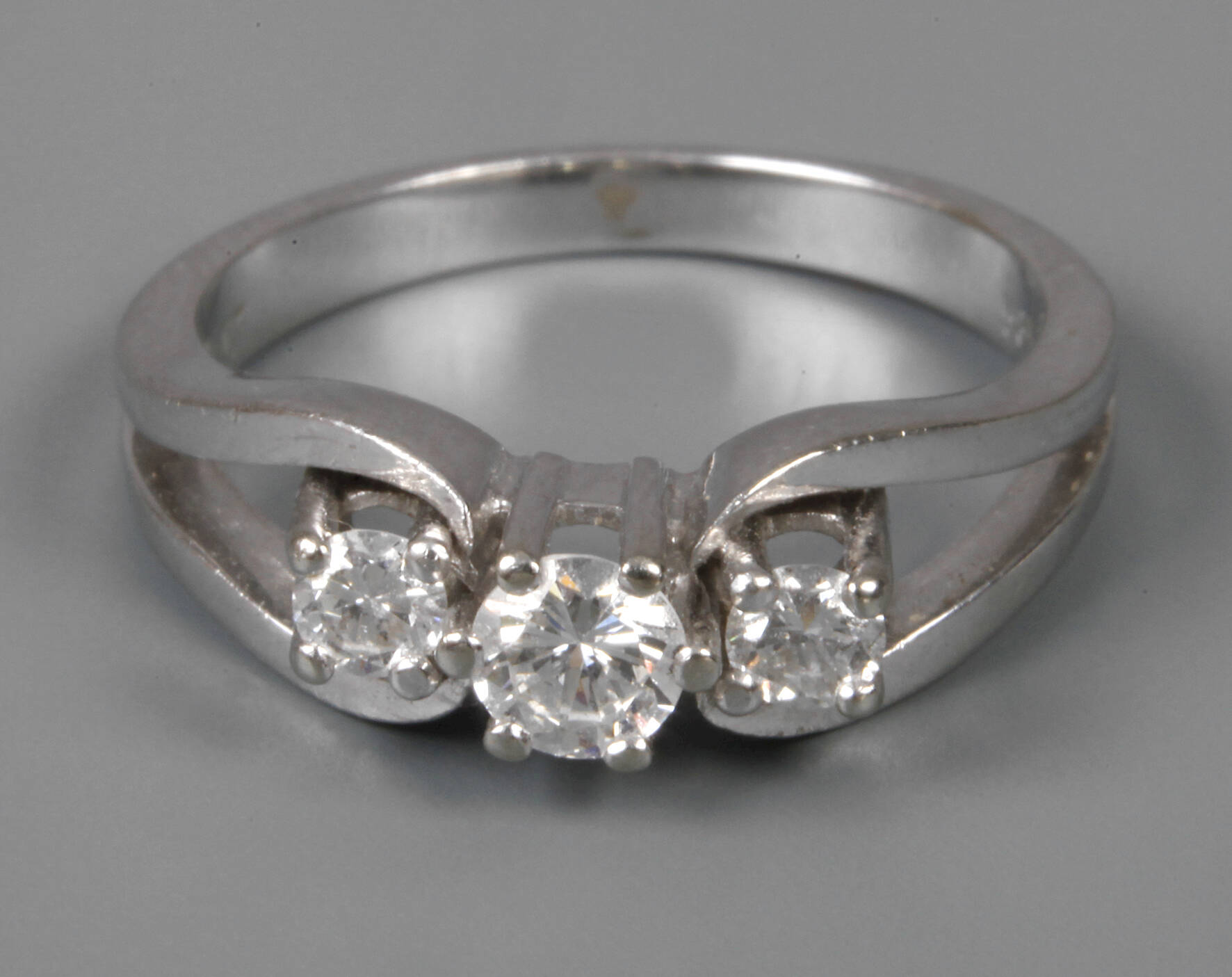 Damenring mit Brillanten