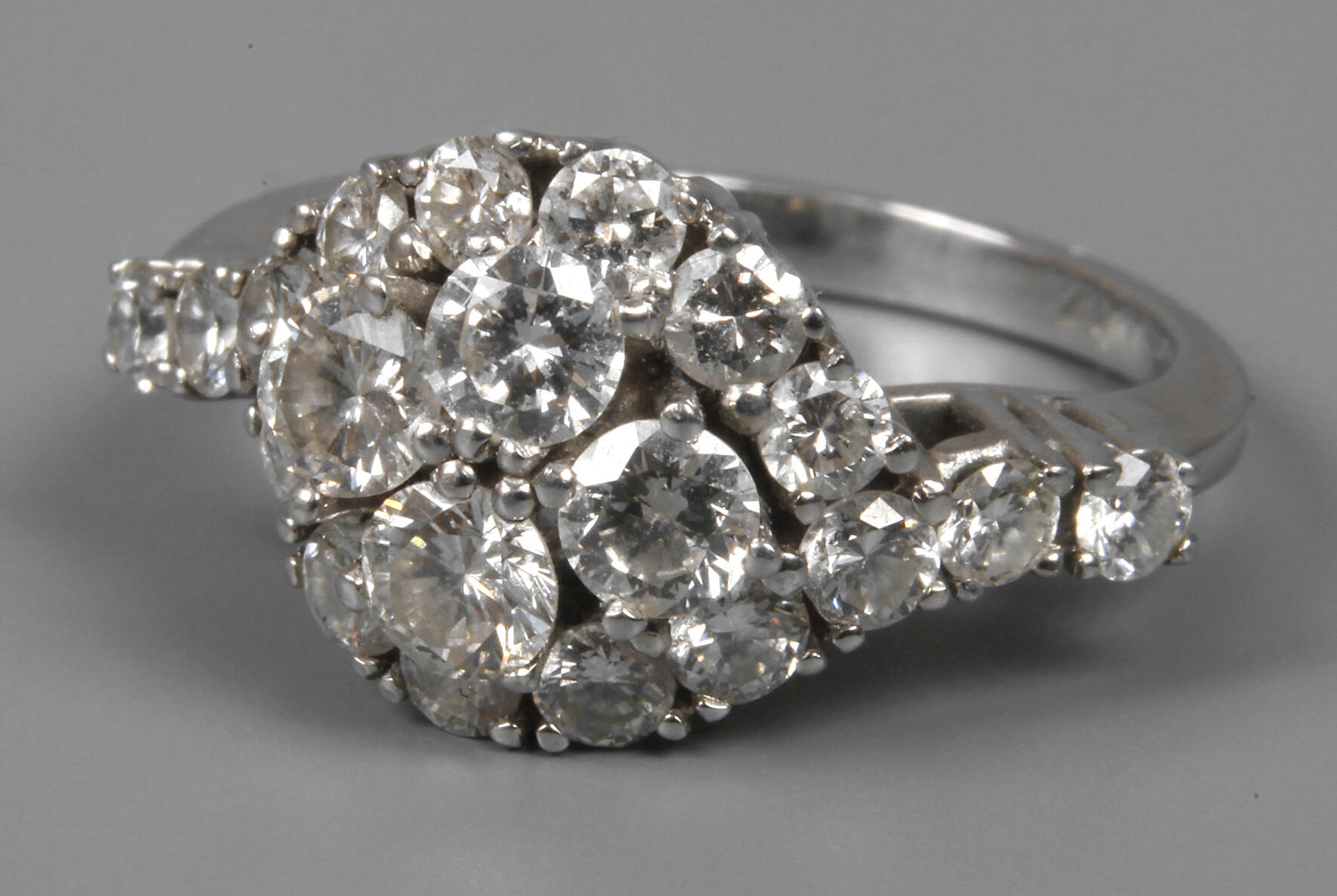 Damenring mit Brillanten von 2,01 ct