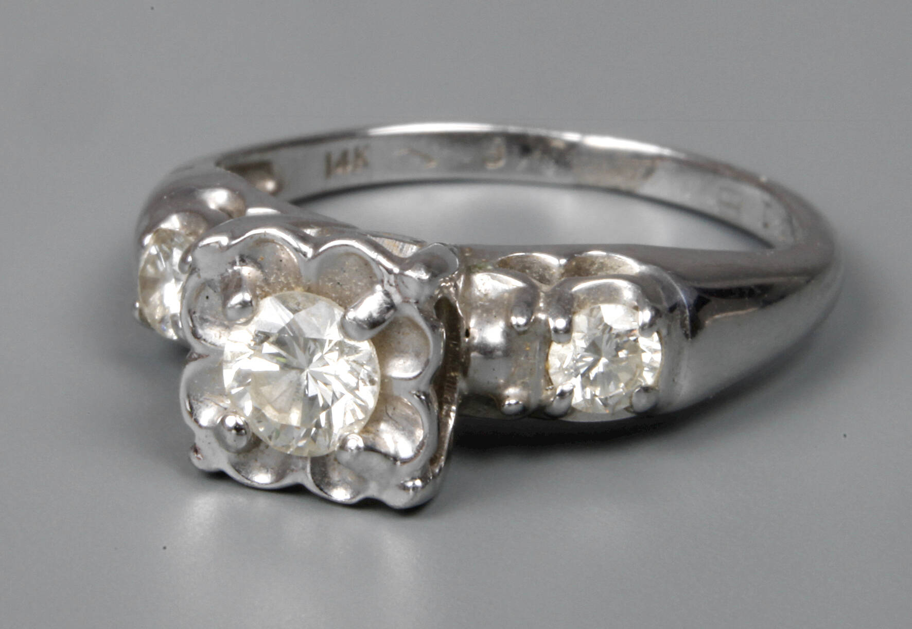 Damenring mit Brillanten