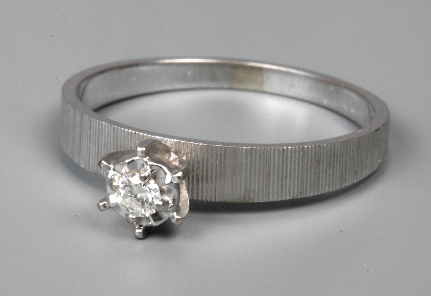 Damenring mit Brillant