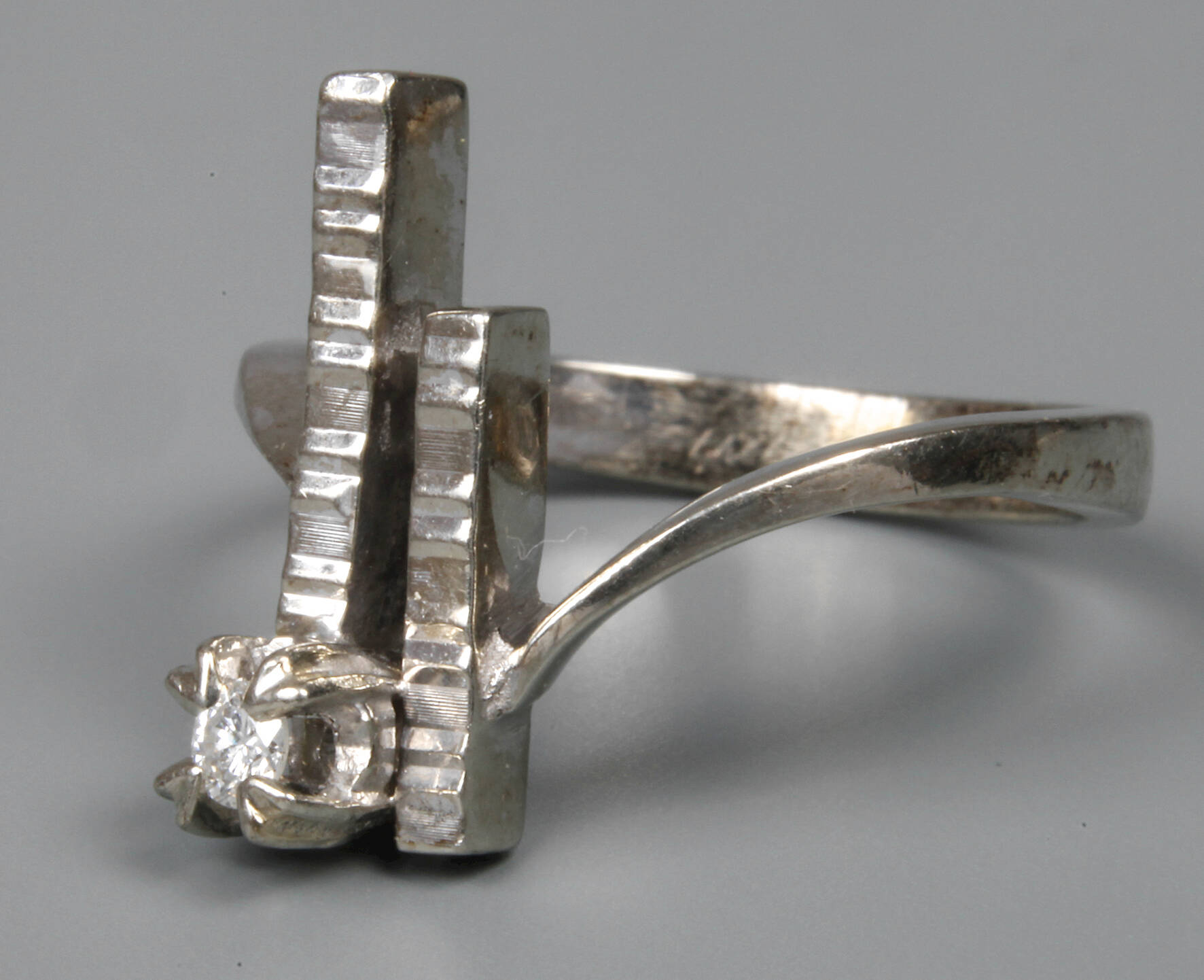 Damenring mit Brillant