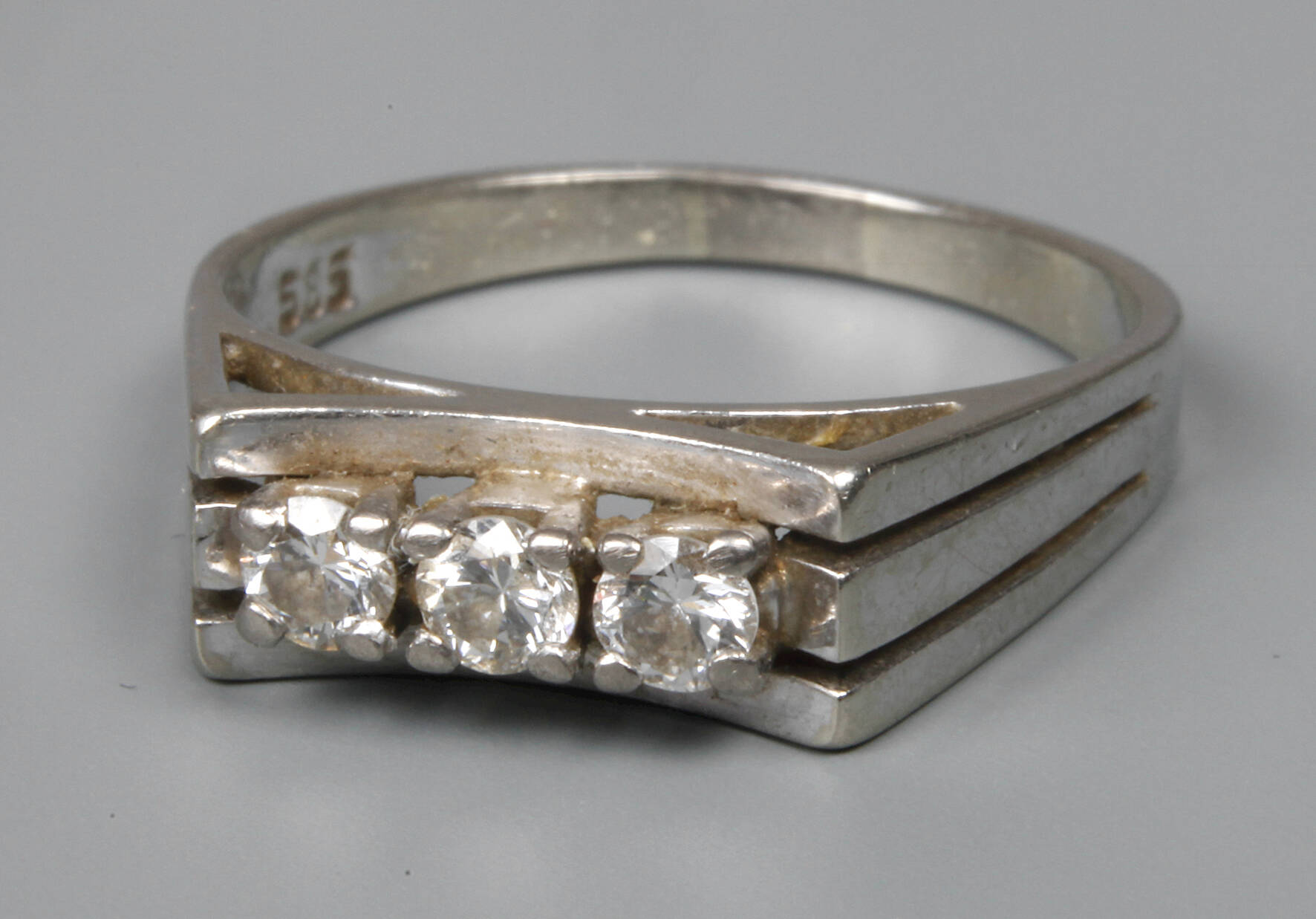 Damenring mit Brillanten