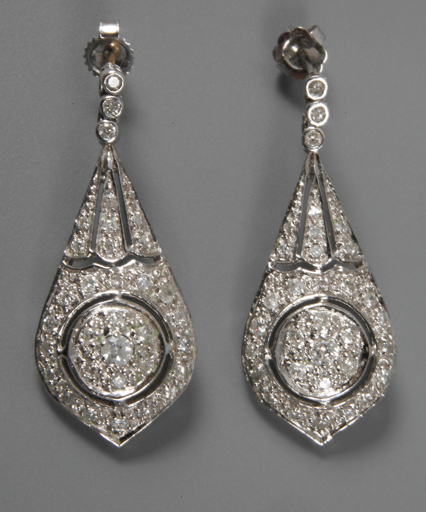 Ohrhänger mit Brillantbesatz