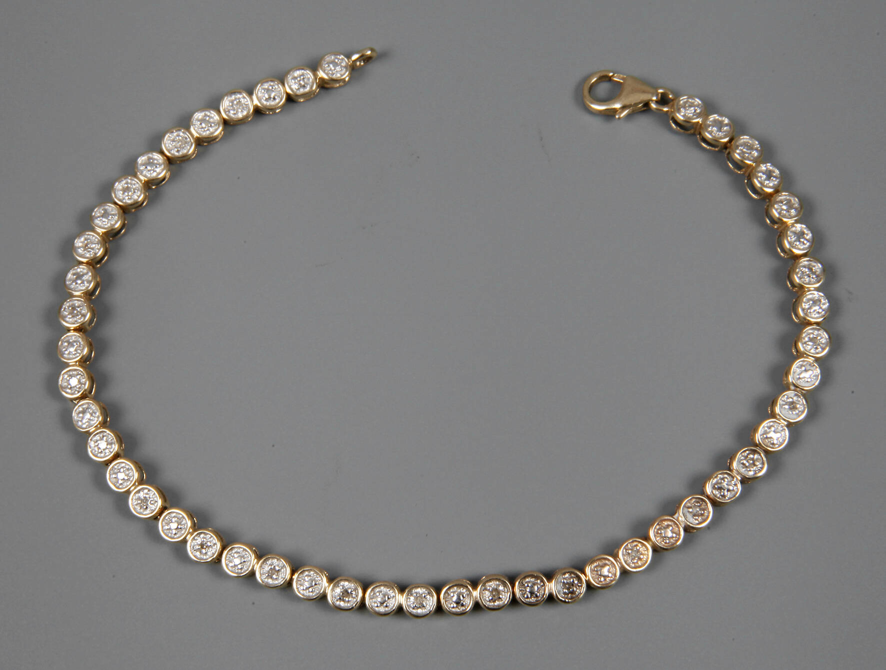 Tennisarmband mit Diamanten