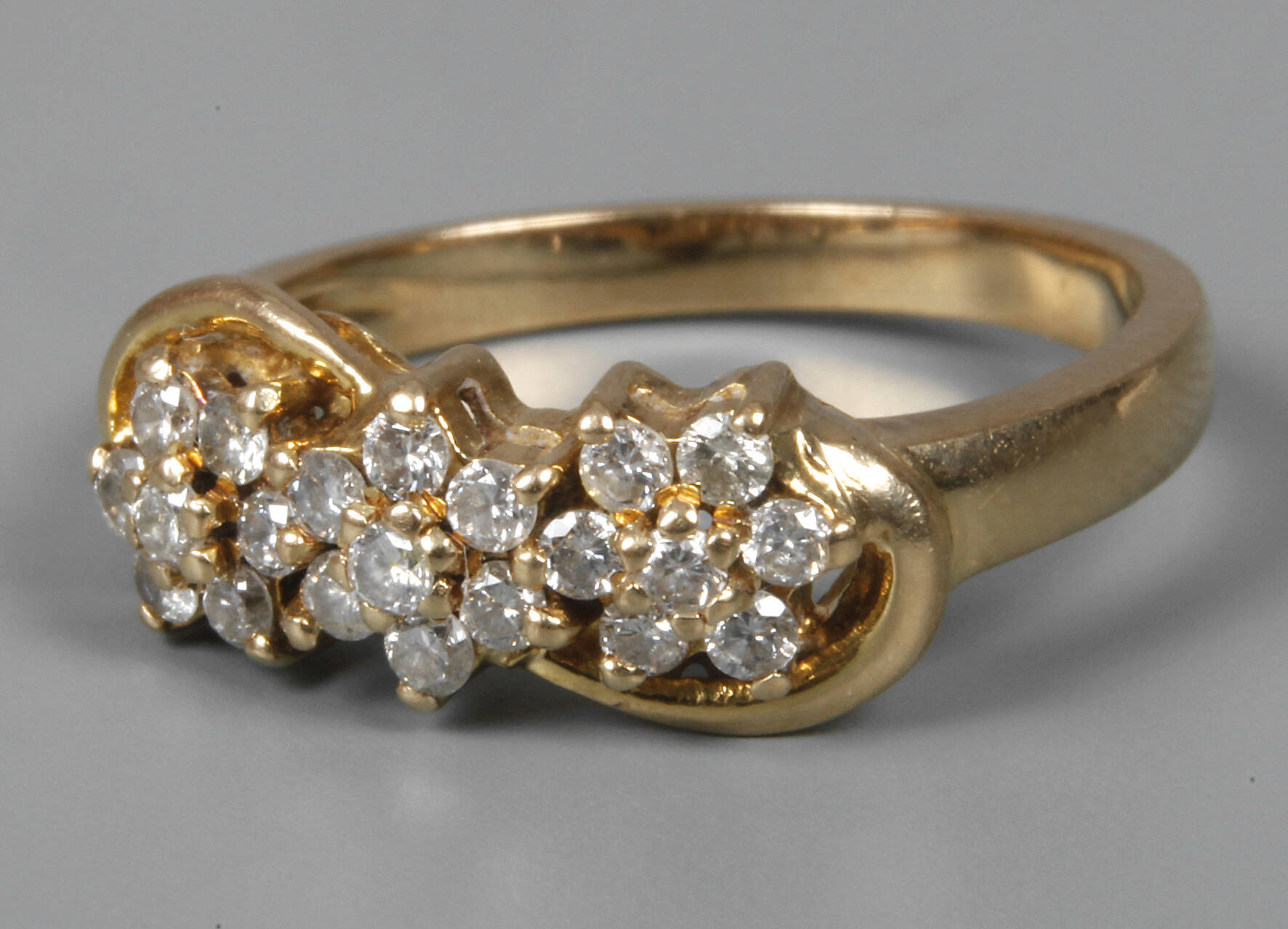 Damenring mit Brillanten