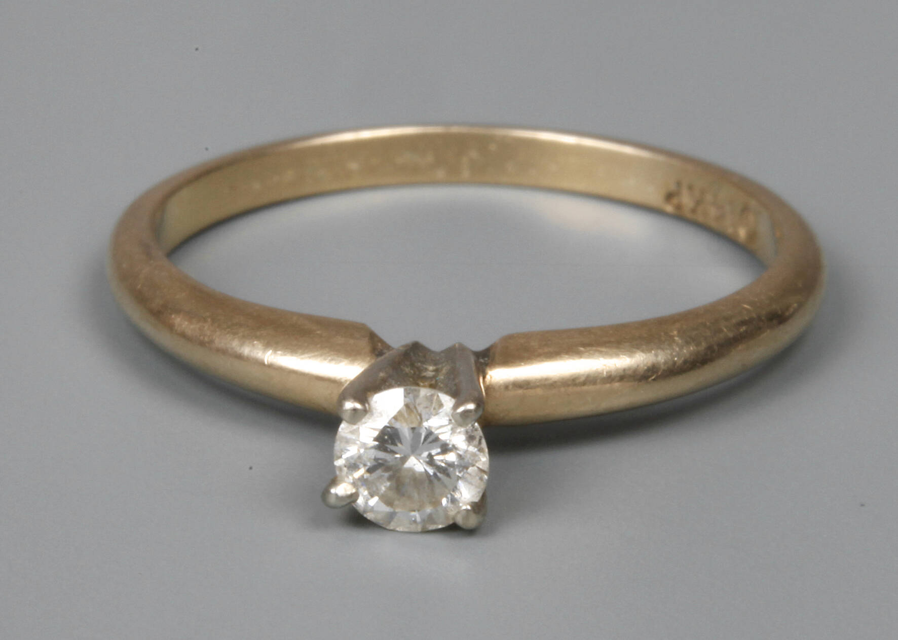 Damenring mit Brillant