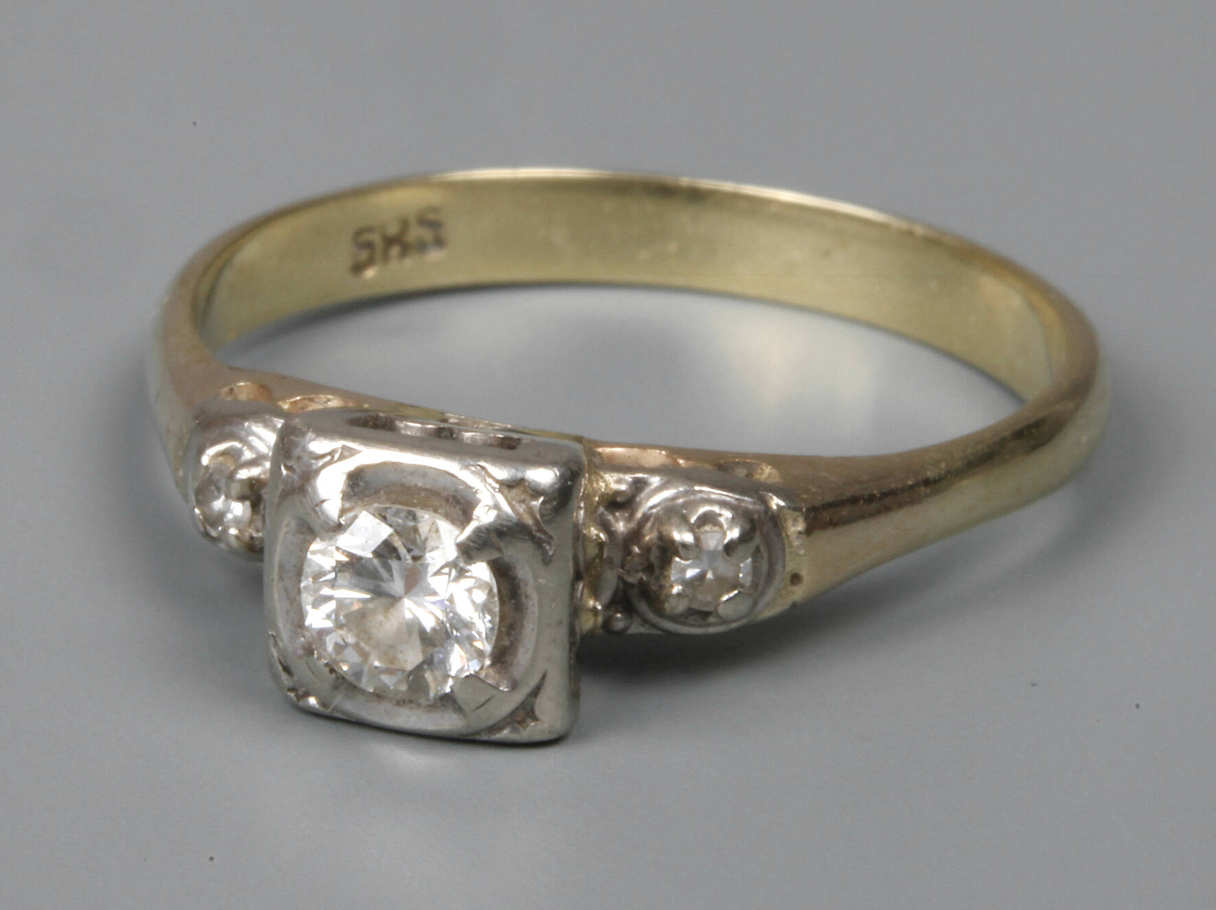 Damenring mit Brillanten