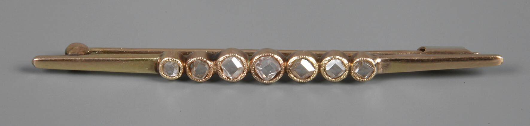 Stabbrosche mit Diamantrosen