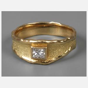 Damenring mit Princesscutdiamant
