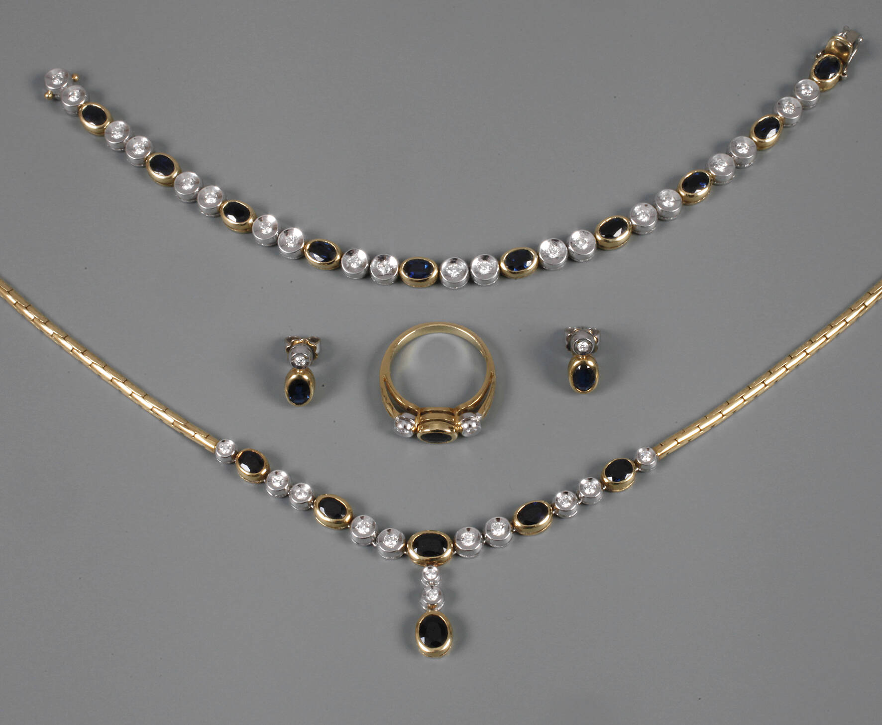 Schmuckset mit Saphiren und Brillanten