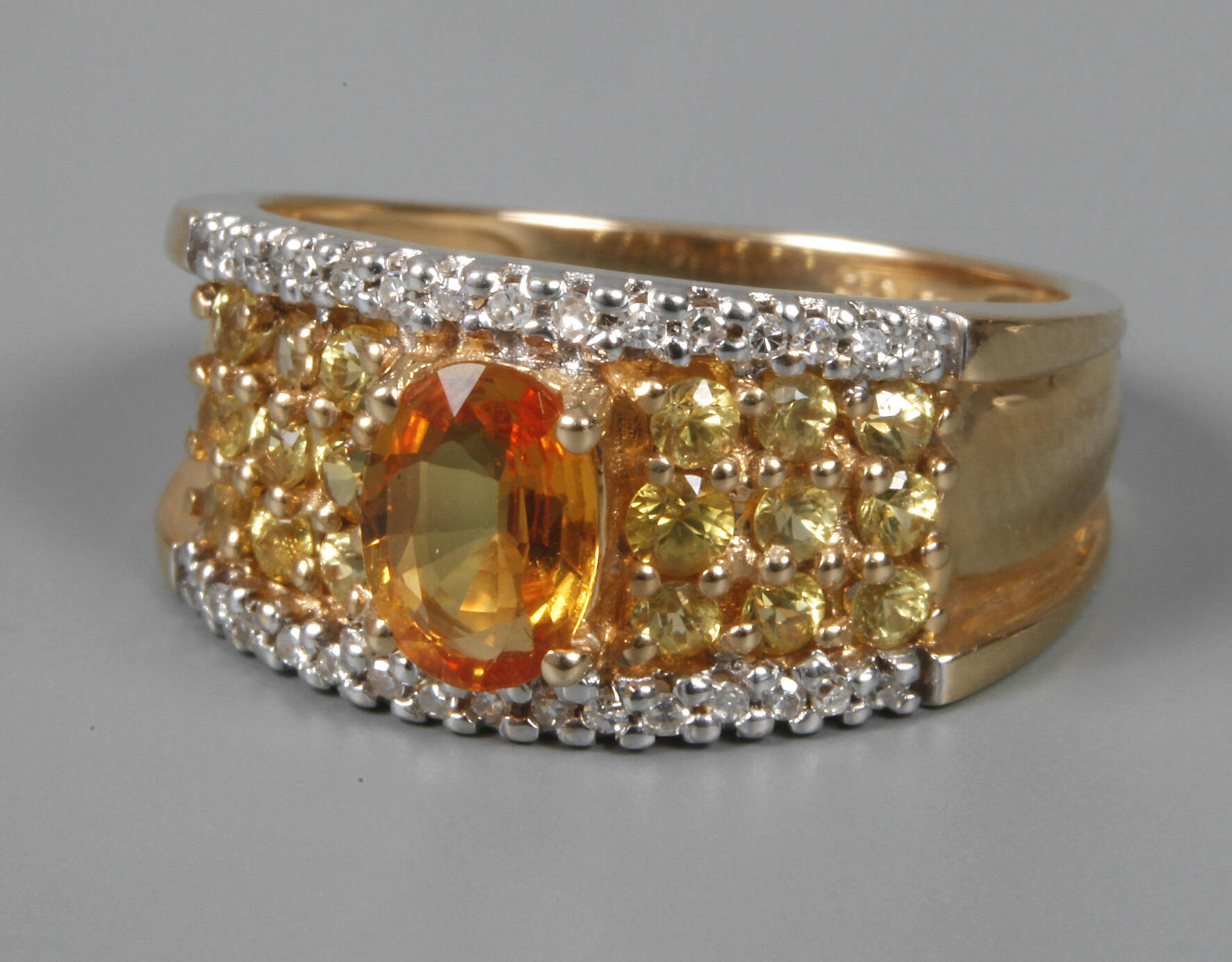 Damenring mit Saphiren und Brillanten