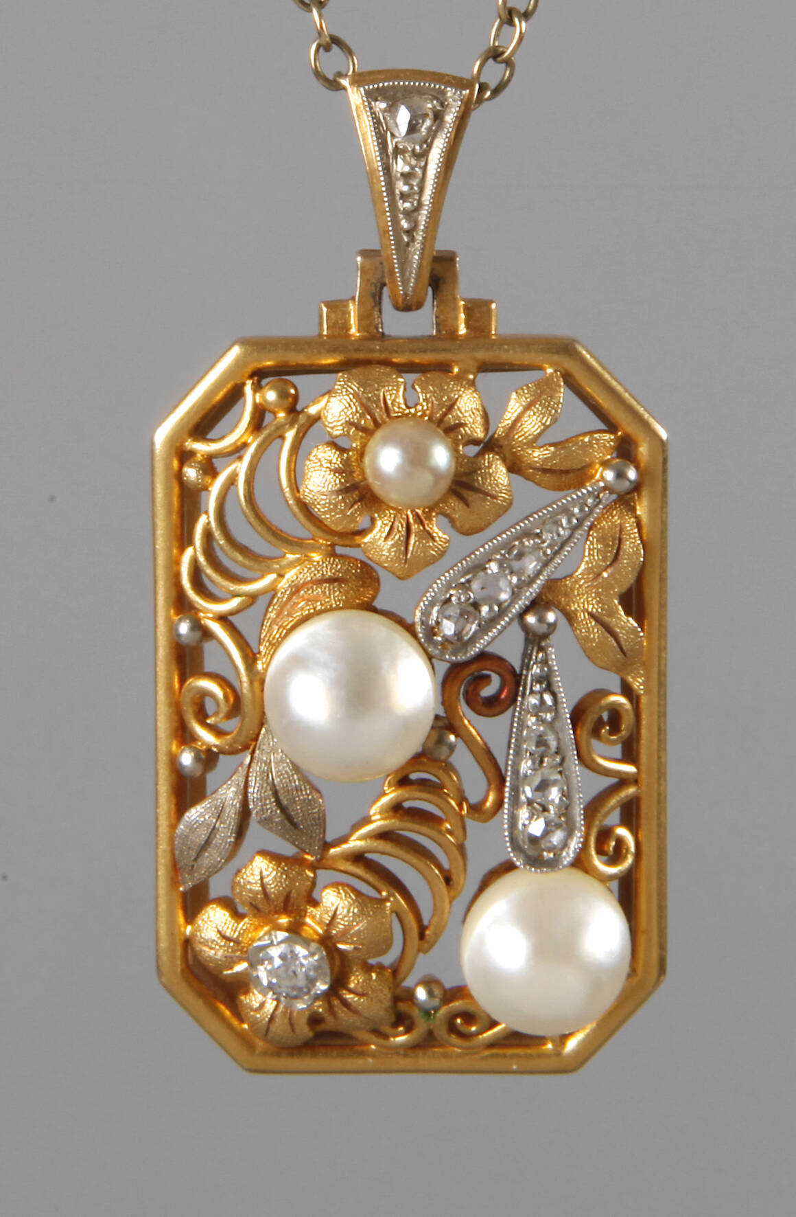 Anhänger mit Diamanten und Perlen