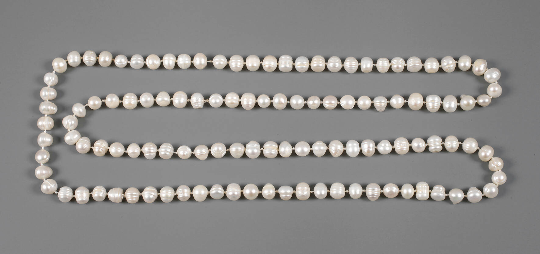 Lange Perlenkette