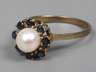 Damenring mit Perle und Saphiren