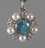 Anhänger mit Edelopal, Brillanten und Perlen