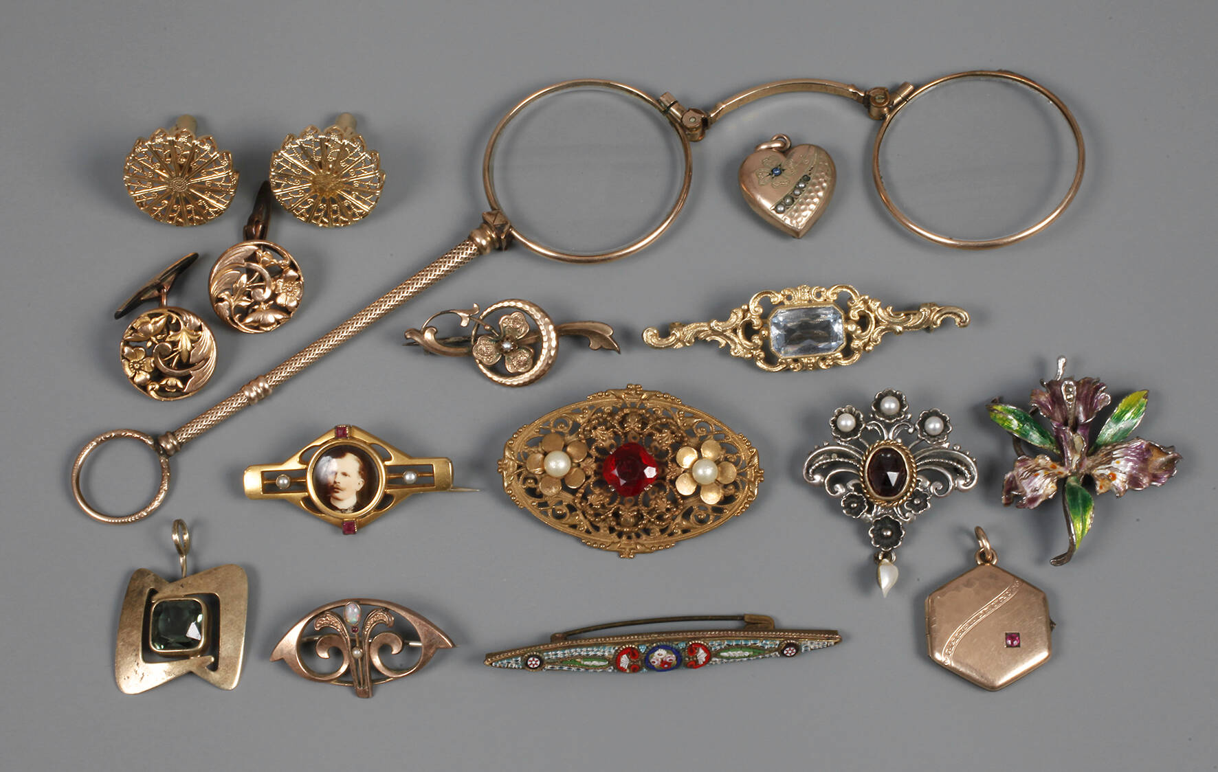 Konvolut vergoldeter Schmuck