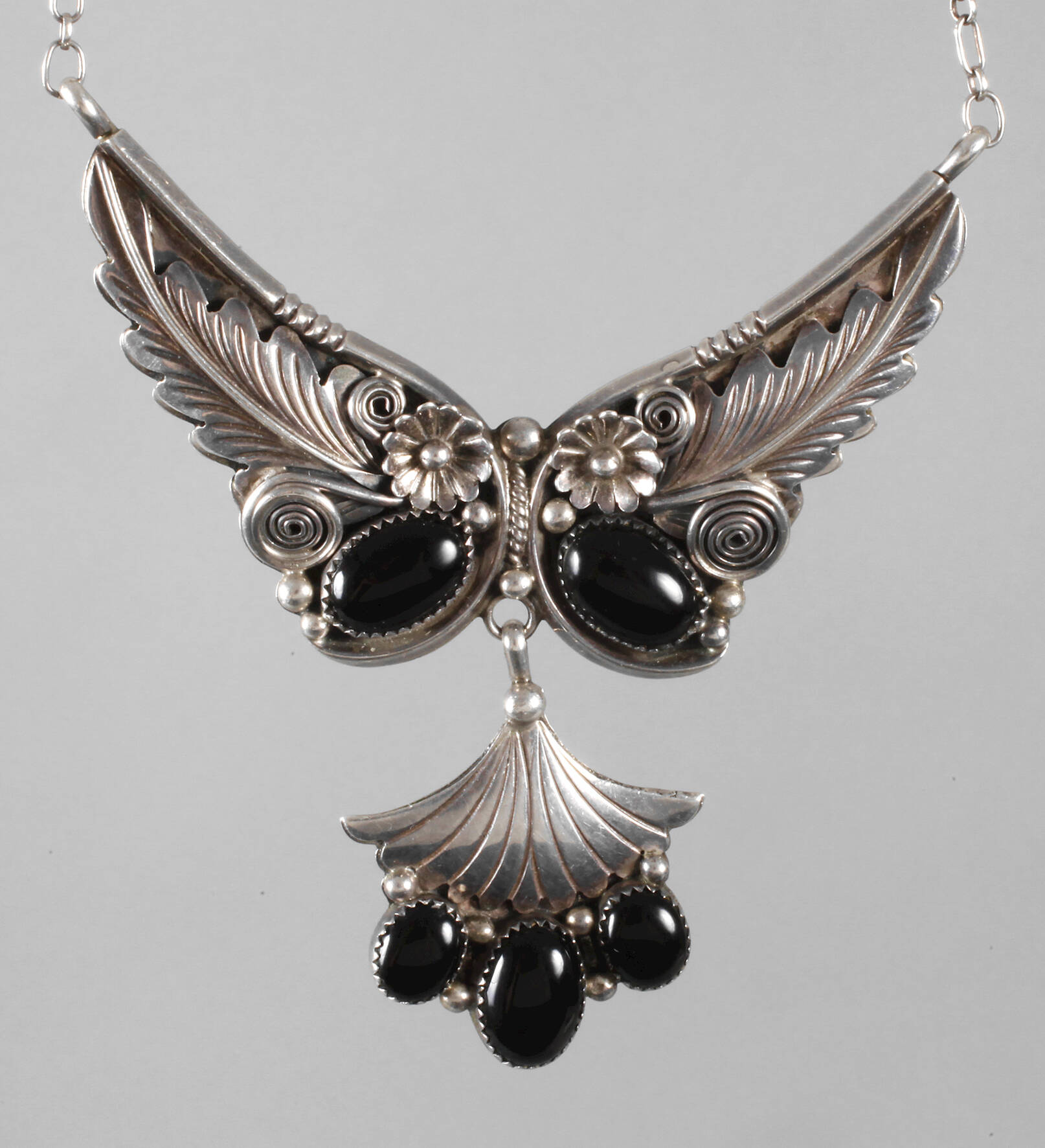 Silbercollier mit Onyxen