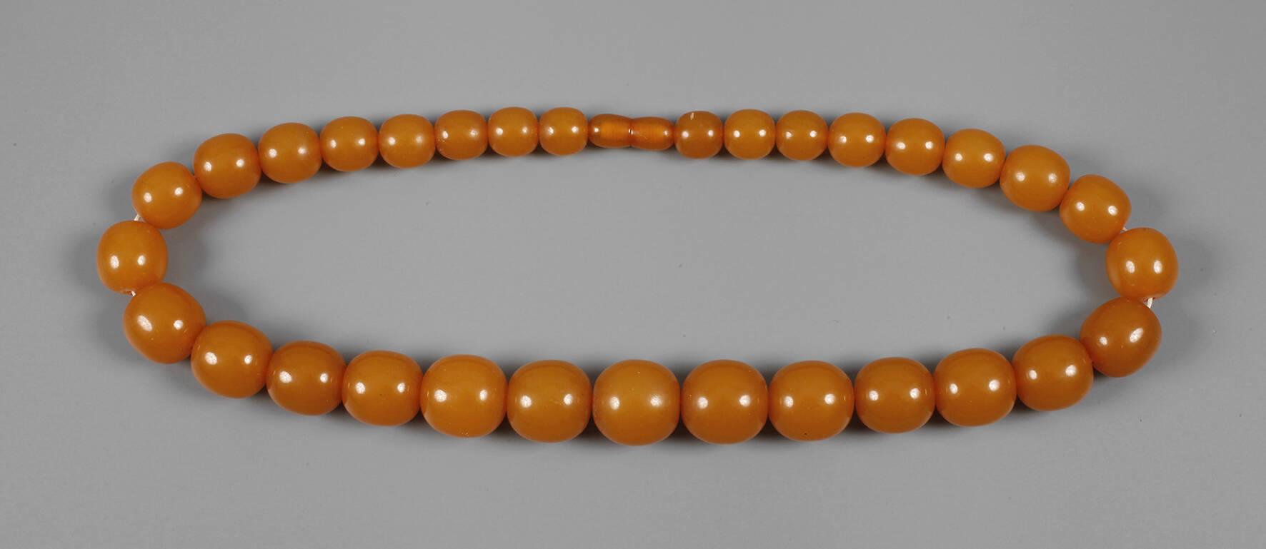 Langes Bernsteincollier