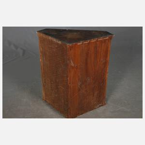 Kleiner Eckschrank