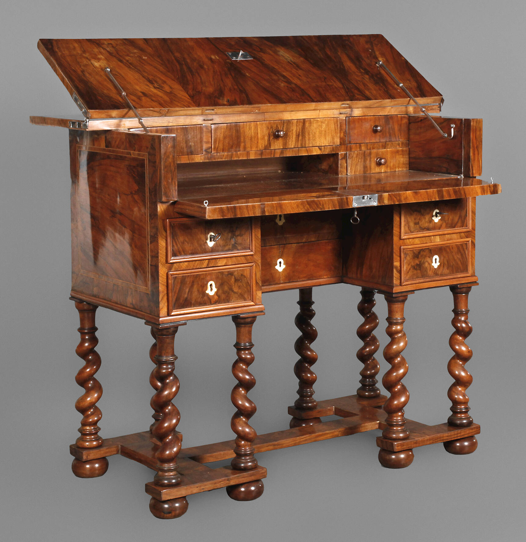 Außergewöhnlicher Barockschreibtisch