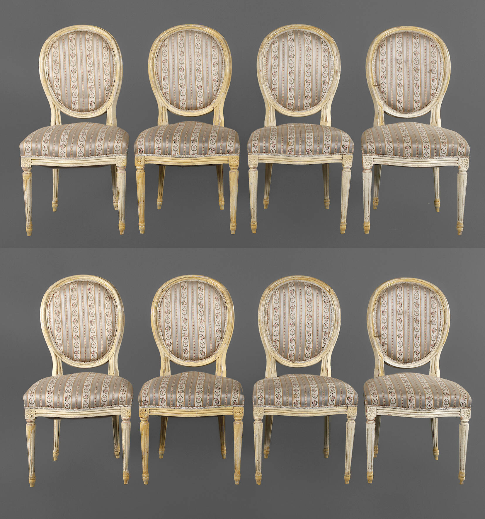 Acht klassizistische Stühle