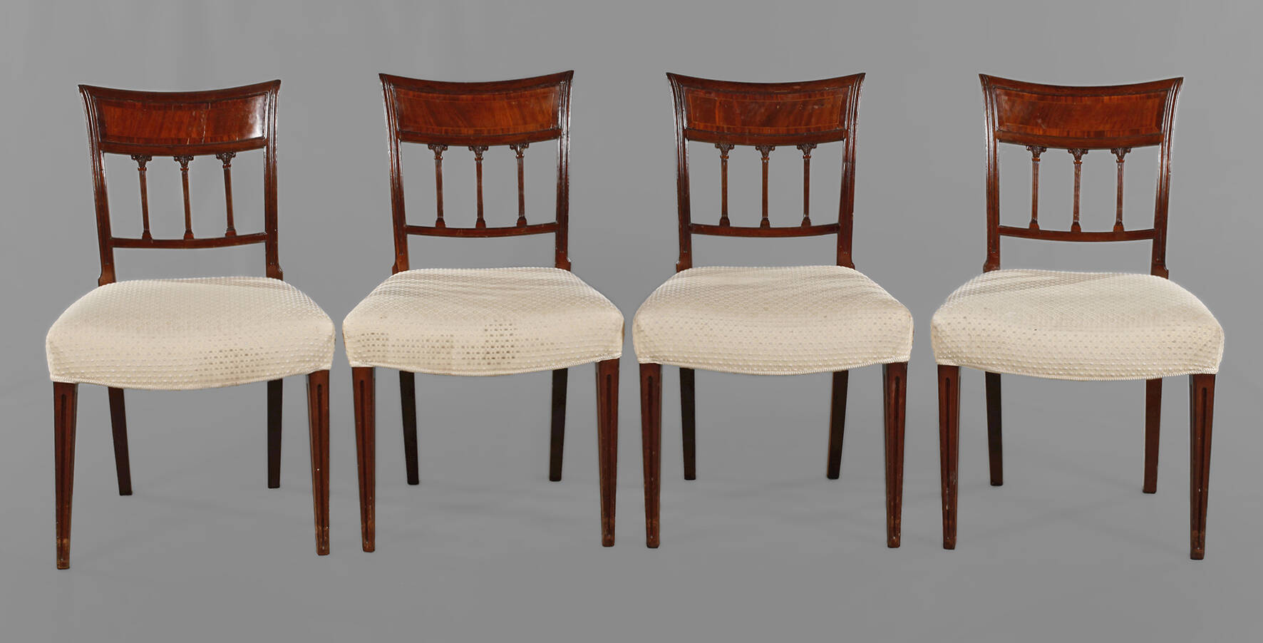Vier klassizistische Stühle