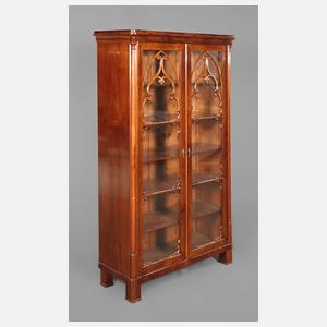 Neogotische Büchervitrine