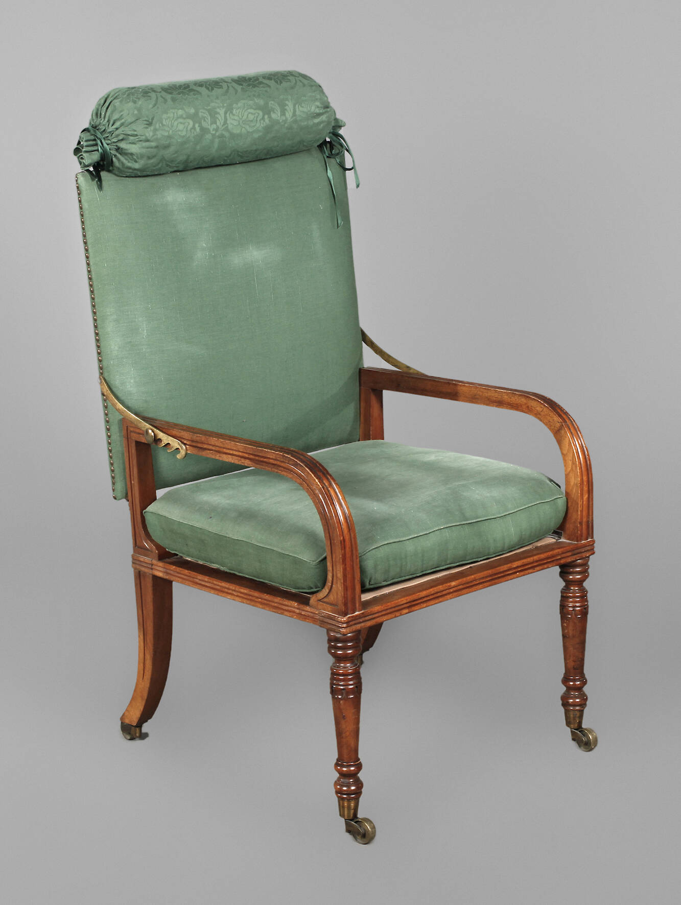 Sessel mit verstellbarer Lehne